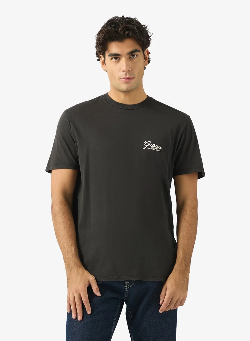 جس تي شيرت بأكمام قصيرة وشعار